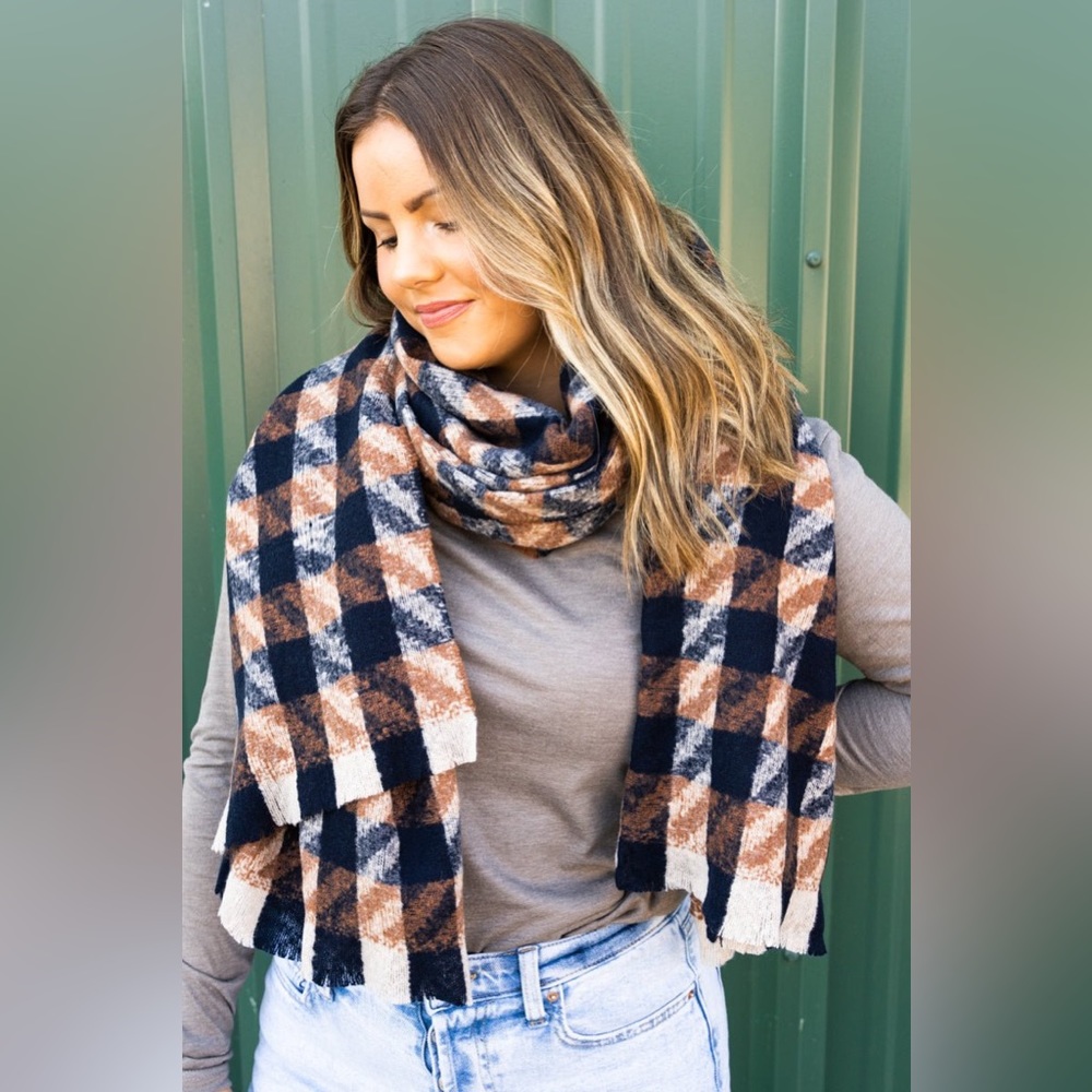 SCARF WRAP APPALACHIAN MOUNTAIN print IVORY AND NAVY Pretty Persuasion